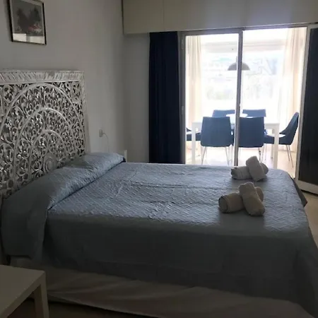 Front Line Port 1b Appartement *